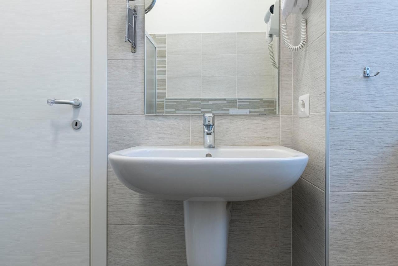 Leader Apartment 4 - Monzino - Hockey Msg Arena - Linate - Milano Exteriör bild